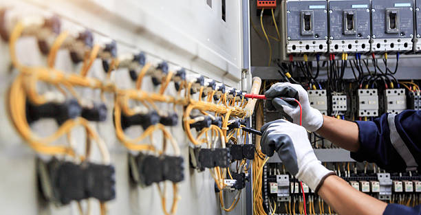 Professional Electrician technician working in Syracuse, UT